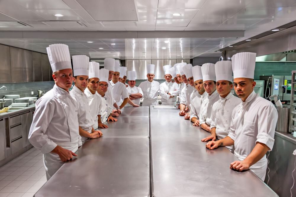 Hire Commis Chefs & Line Cooks For Commercial Kitchens