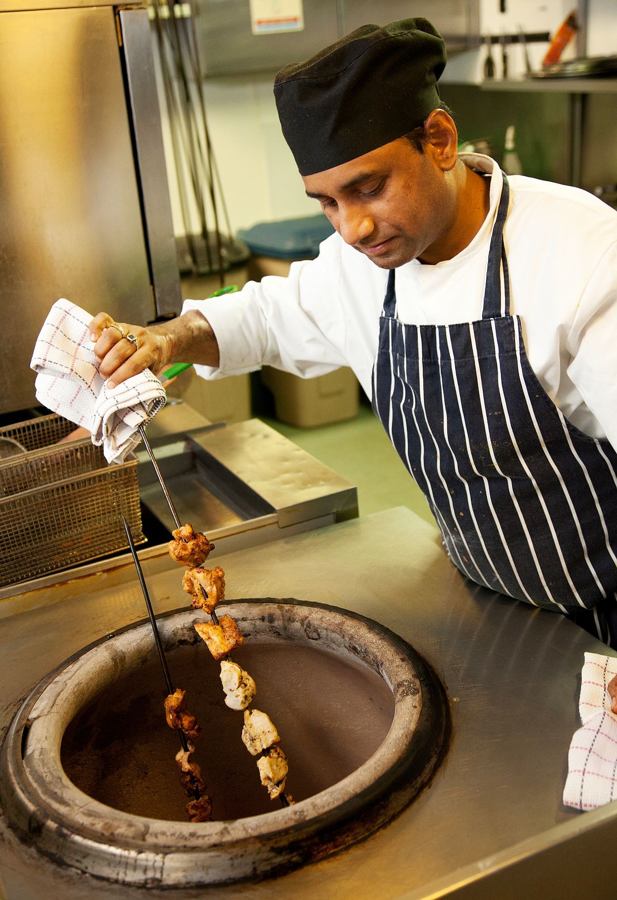 Hire Expert Tandoor Chef & Tandoori Masters For Restaurants
