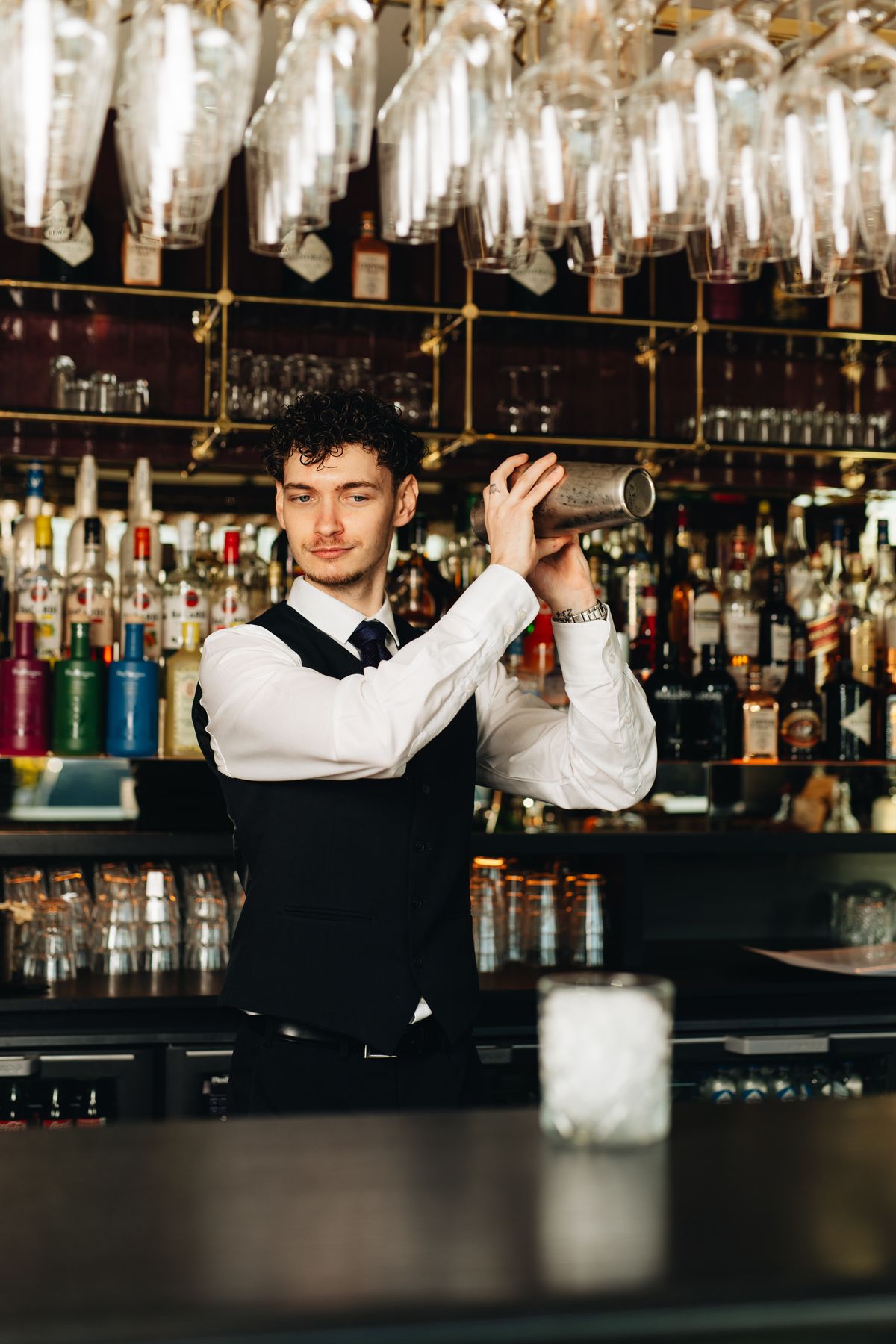 Hire Professional Bartenders & Mixologists For Bars & Lounges