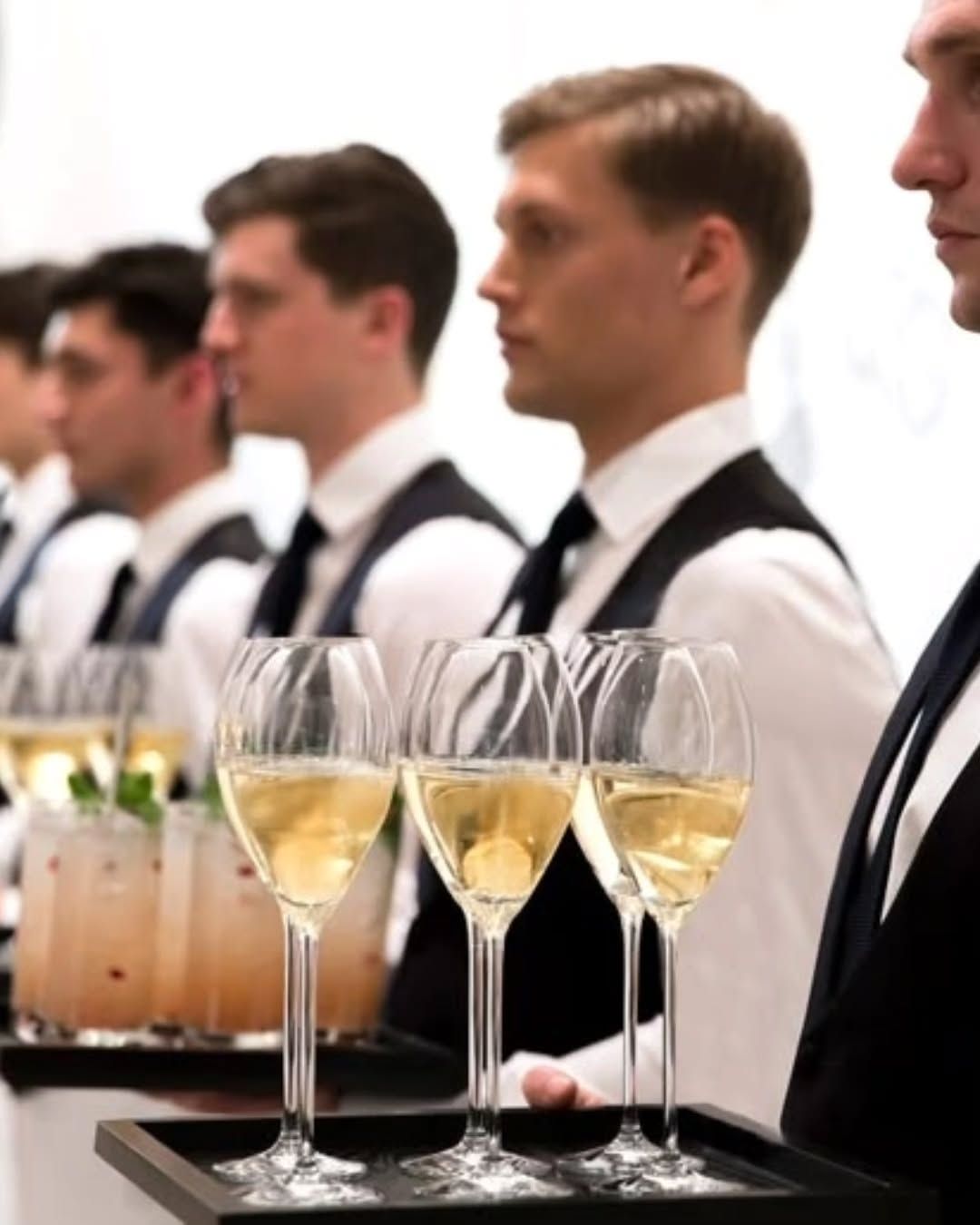 Hire Restaurant Service Captains & Steward